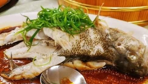 不管蒸什么鱼，都别再加盐腌制了，教你正确做法，鱼肉更香嫩