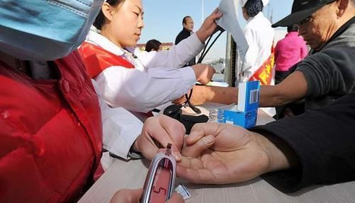 血糖|测血糖扎哪个手指最好?糖尿病协会告诉你,效果最准的3个手指