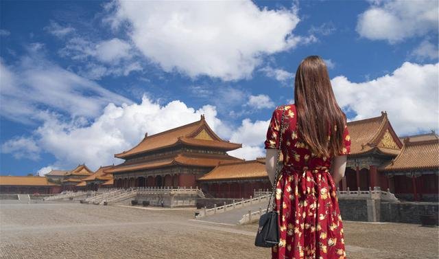 中年|CCTV公布假期旅行地榜单，文化古迹走红，故宫更是位列榜首