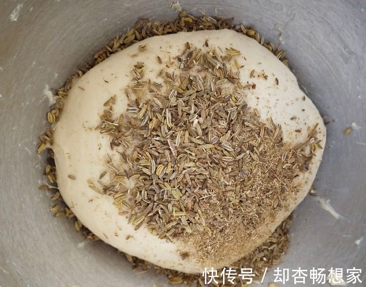 油条|饭店里的茴香小油条,在家也能做,简单易做,外酥里嫩,一学就会