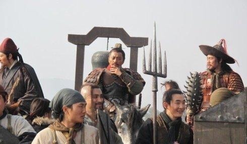 梁山$他是方腊手下第一武将,斩秦明败关胜,死于梁山众人的围攻中!