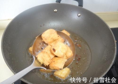油炸|炸豆腐,直接炸就错了!多做1步,豆腐不溅油,不易碎,还不油腻