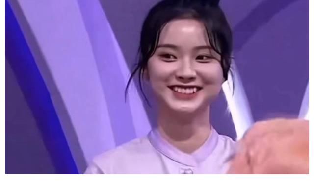 沈小婷從C位掉到16名，外國人也覺得離譜，明白這節(jié)目為啥挨罵了