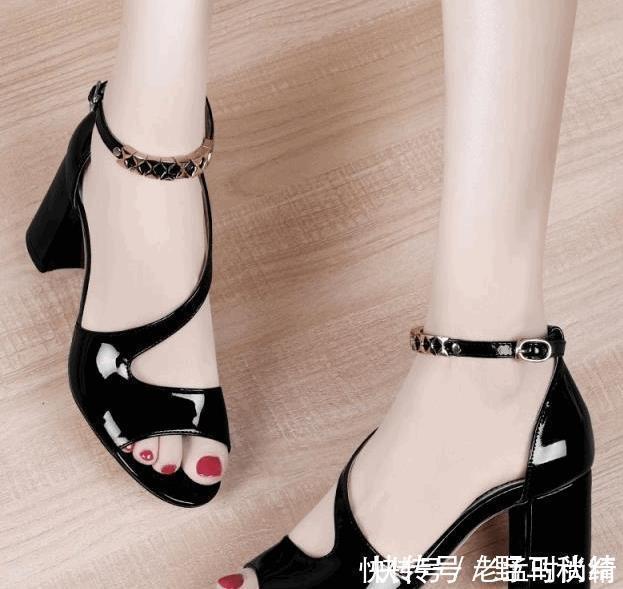 女人味 刚发现一种“高跟鞋”,舒适时尚不累脚,穿在脚上更显女人味