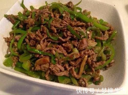 周末在家，少了一桌子菜，一家子都抢着吃！