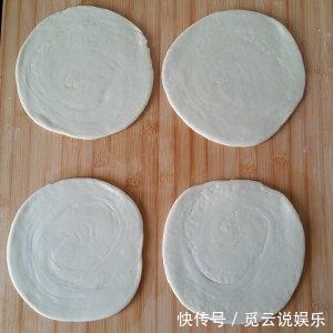 烫面油饼好吃又简单,你肯定喜欢,这里教你怎么做