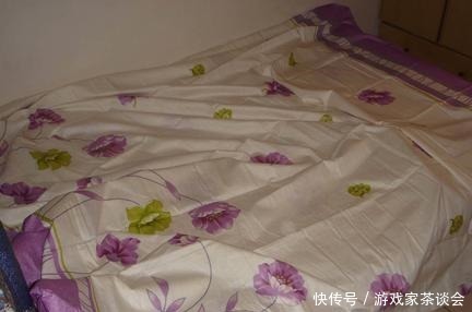 家里这种床单可不要扔了,比古董还要值钱,聪明人一早就知道了
