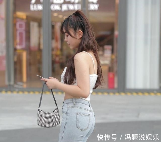 牛仔裤|身材微胖女士的穿搭，坚持以“束腰”为核心，曼妙身姿不远了！