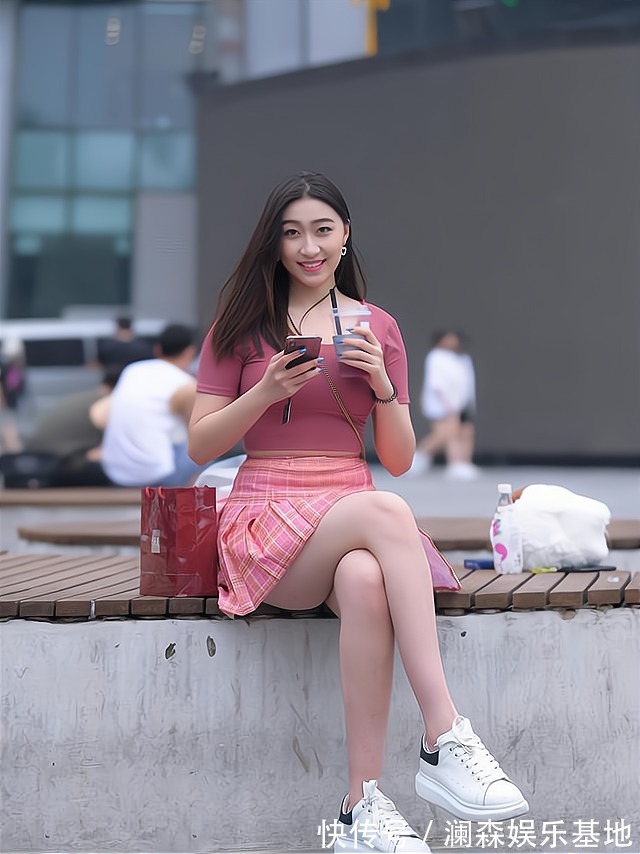 高腰|身材微胖不要紧，百褶短裙可以让你显瘦还显年轻