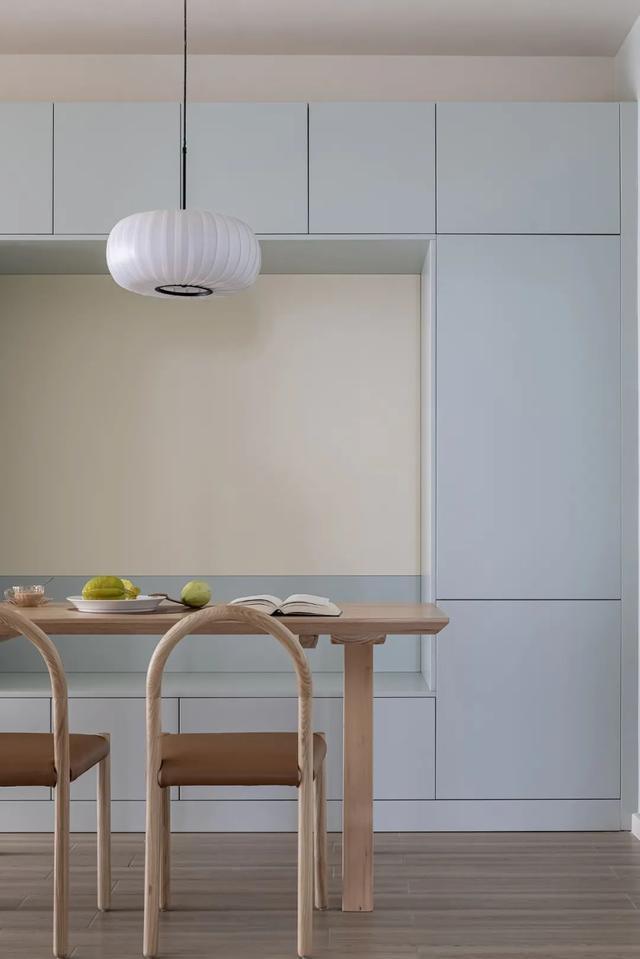 收纳|这对夫妻的“穷装风”新家,明亮又舒适,证明了越简单越美好!