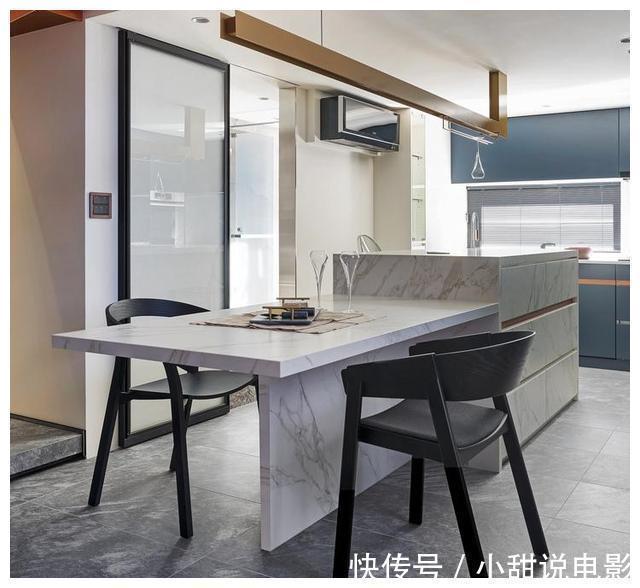 衣帽间|84㎡阳光loft,玫瑰金弧形旋梯、水平线性的灯光酒柜墙,超炫酷!