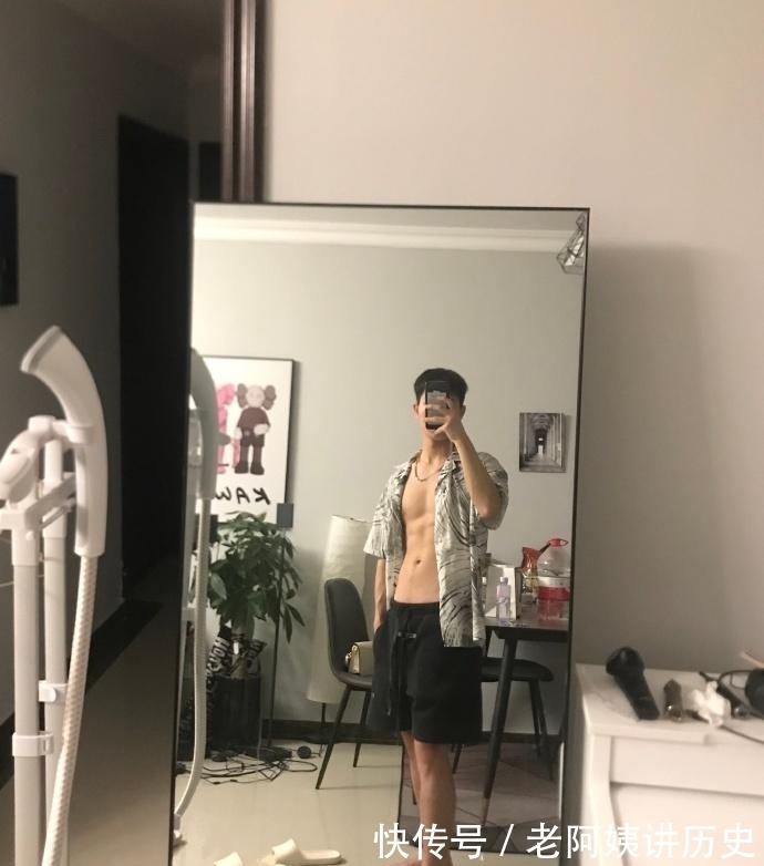 小哥哥|天蝎座大男孩,满身精肌的体育生,这样的肌肉小哥哥,痞帅可人!