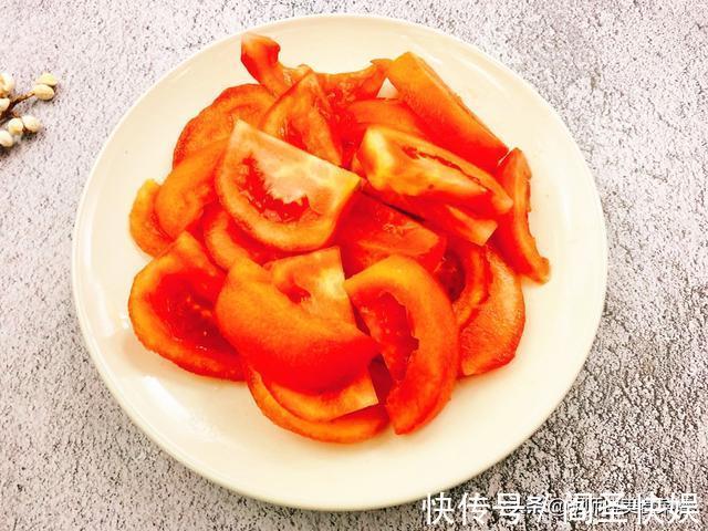 鸡蛋汤|煮西红柿汤时,直接加水煮是错误的!多加这1步,汤更浓,特好喝