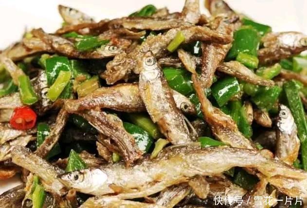 鸡丁|精选美食推荐秋葵炒鸡丁,干锅手撕包菜,孜然烧烤土豆的做法