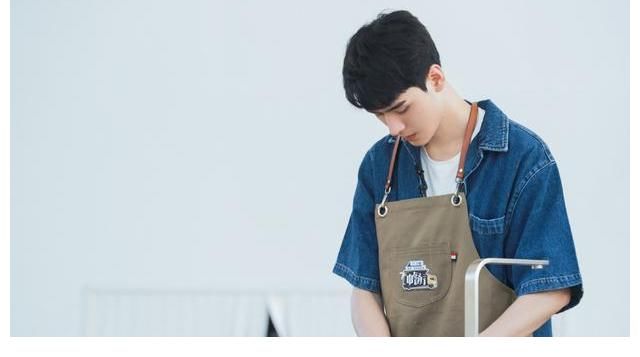 厨师|“生死未卜”的《中餐厅》开播,黄晓明与合伙人接受无厨师挑战