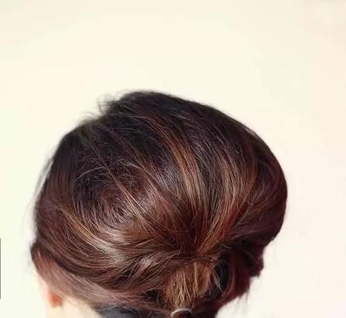 马尾的20种扎法，比披头散发好看多了！