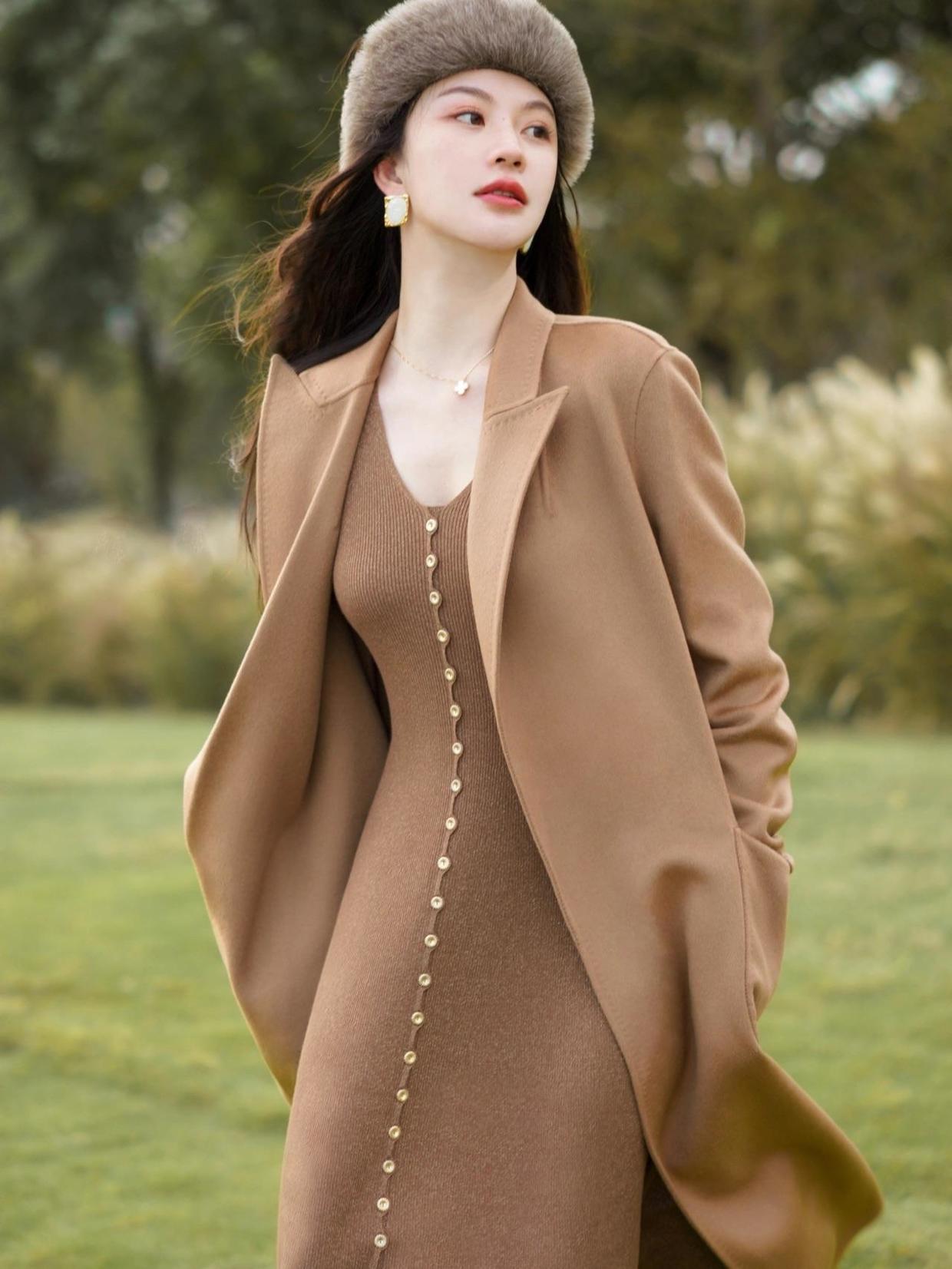 造型|冬日优雅感搭配的天花板,不能错过的针织连衣裙,大气感满分!