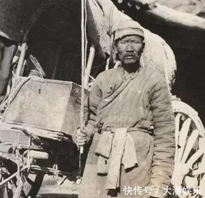 老照片|清朝历史老照片：商贩叫卖有讲究，最后一张马车夫脸色全是灰土！