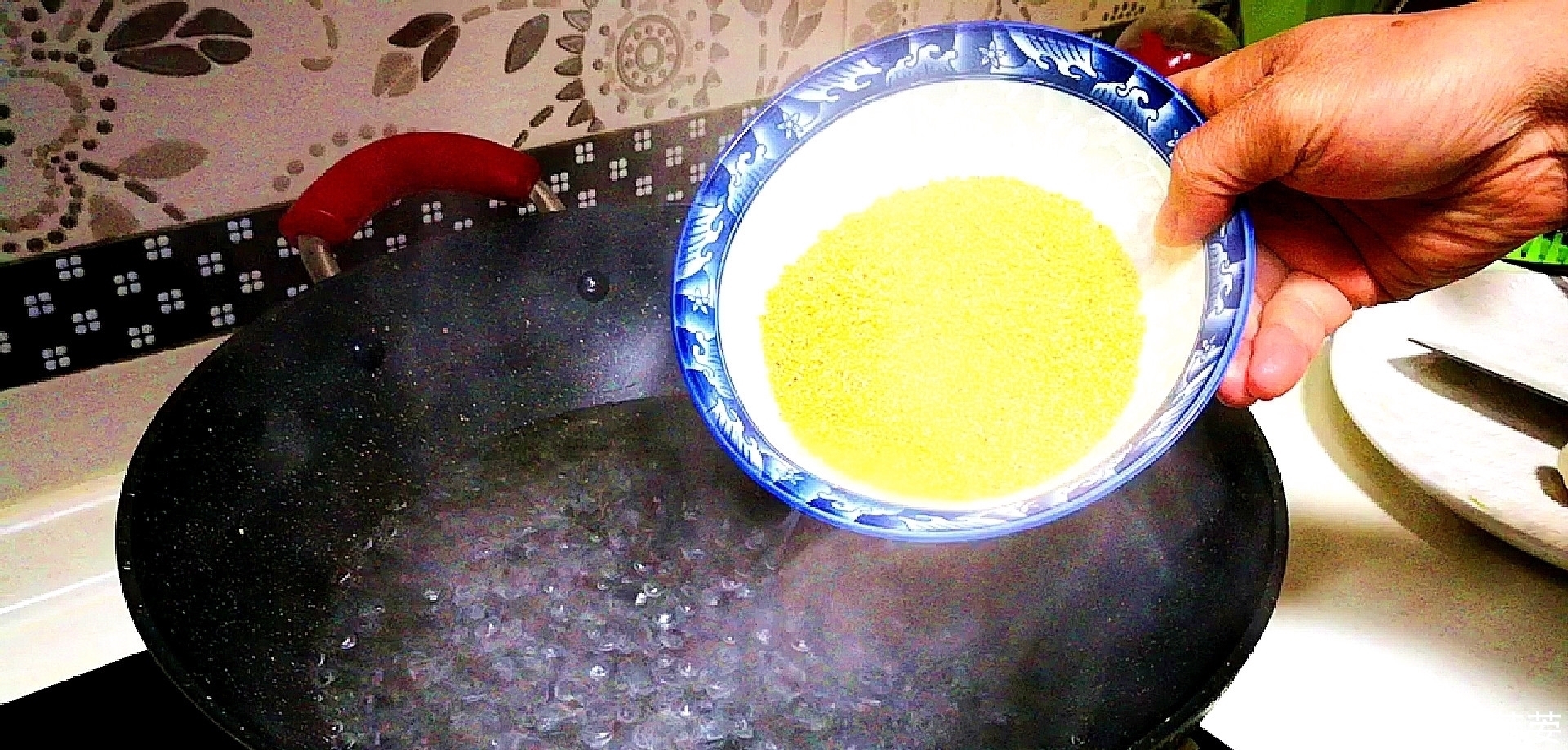 浓稠|熬小米粥时,直接下锅是不对的掌握3点,米粥浓稠米油多