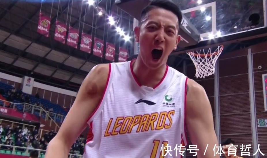 徐杰|罕见!易建联跺脚砸球,怒吼徐杰 赵睿赛后进行解释