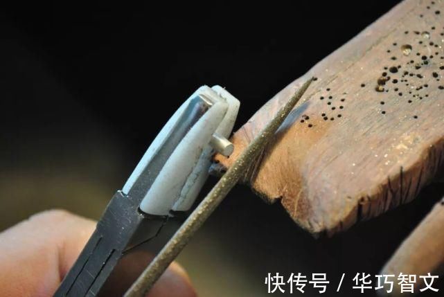 半球形 这件暗藏机关的项链,又变手链的可拆搭扣