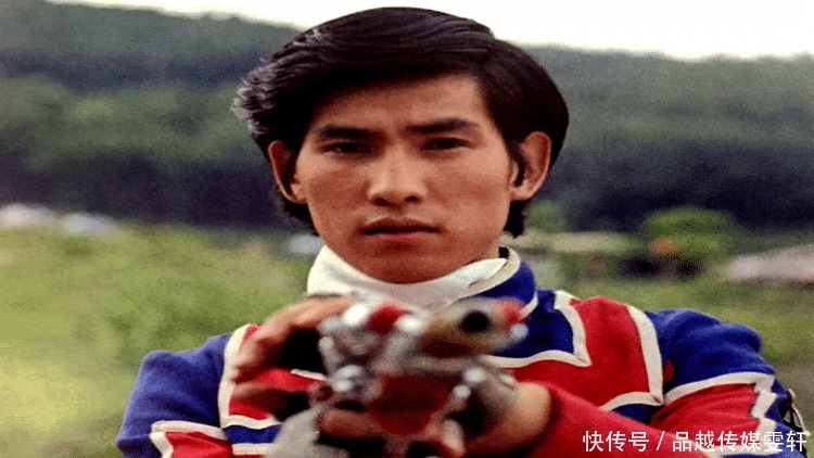 光太郎|放弃奥特曼身份的四个人类，两个扔掉变身器，有一个见怪兽就跑！