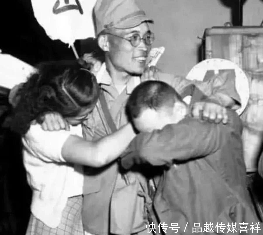 回国|日本败后,回国士兵有多惨?看看这些照片,街头擦皮鞋都是幸福的