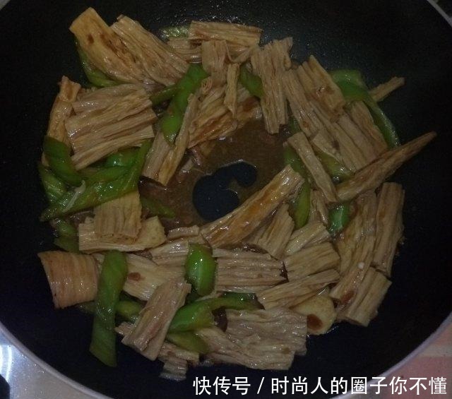 酱烧腐竹,腐竹这样做,比肉还好吃!
