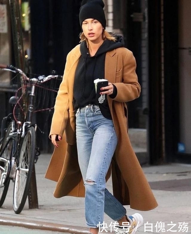 女人|奔三奔四的女人穿对大衣才优雅,掌握这两种穿法错不了,简洁大气