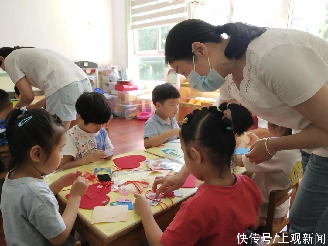 老师们|传承红色基因！普陀这里的萌娃听四老讲党史