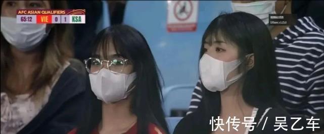 越南|央视镜头下越南美女球迷真多,李铁因祸得福,足协为何这么有钱?