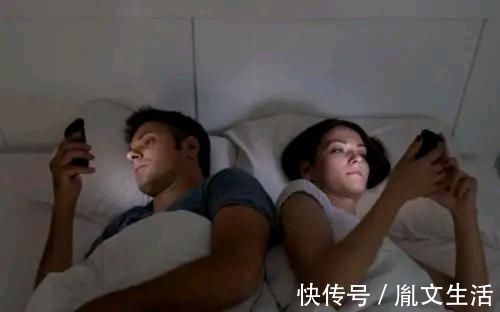 宵夜|晚上总睡不着怎么办？睡前少做3事，1种果仁泡水喝，帮助缓解失眠