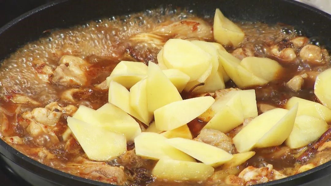 升糖指数|血糖高的注意了，土豆不能这样吃！升糖指数比米饭还高，血管很受伤！