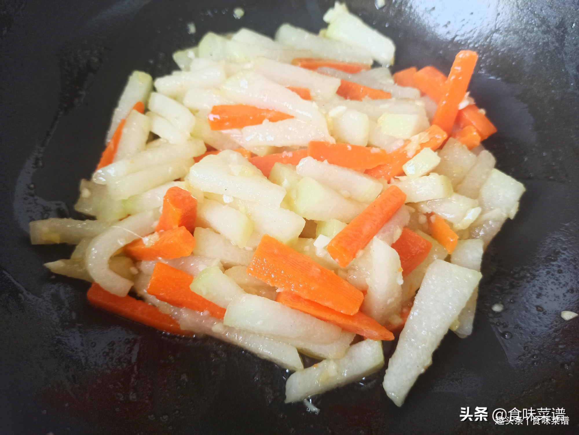 三伏天养生，建议每天吃点清淡的，教你3种家庭小炒，健康度夏天