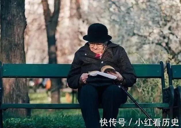 晚年生活|五对老人的晚年生活,告诉我们到底要不要生孩子