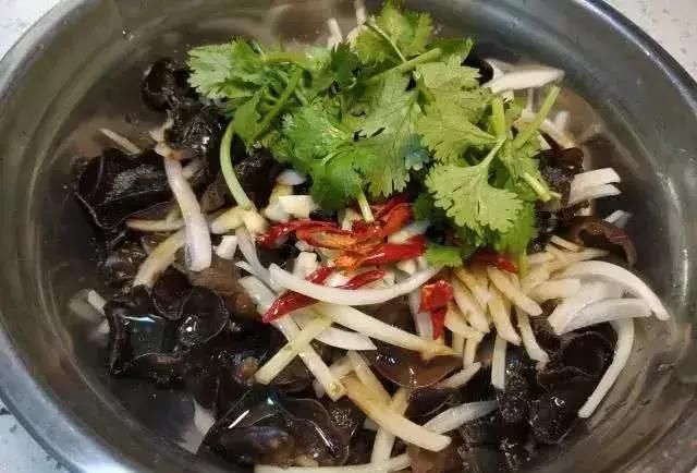 木耳和它是绝配,成本不到5块钱,吃一次相当于给肠道做个大扫除