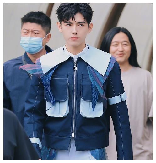 身高差|188陈飞宇跟184蔡徐坤同框，身高差咋了，谎报身高的站出来