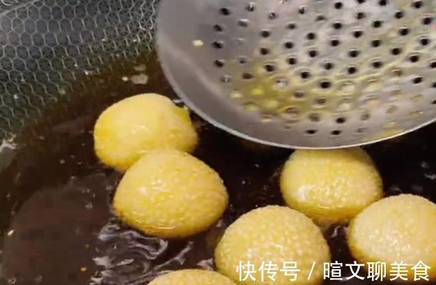 空心|一碗糯米粉,开水一烫,教你做空心麻团,不开裂不回缩,个个空心