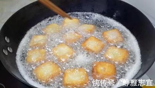 我家面粉就爱这样吃，加2个鸡蛋，焦脆香酥不油腻，吃过就念念不忘
