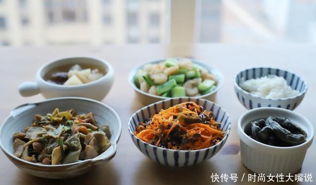 打工人晒晚餐,3菜1汤40分钟搞定,网友效率真高,抄作业