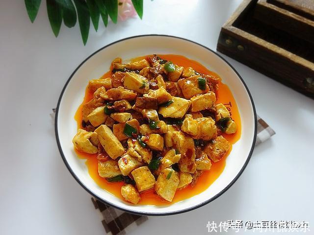 老两口的晚餐,两道小菜,不精致但温暖,网友:这么吃真好,点赞