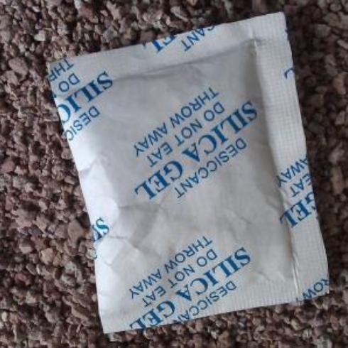 零食袋里的干燥剂,原来还可以这样用!后悔白扔了这么多年