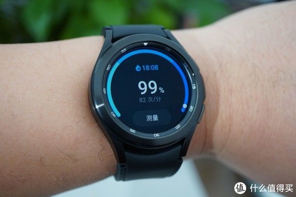 无线充电|跑步装备周边 篇六十三：配置大升级，系统还焕新，三星Galaxy Watch4 Classic给你更多惊喜