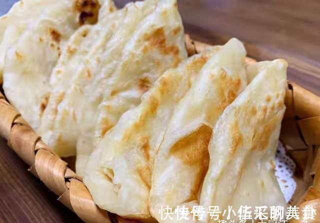 中筋面粉|怎么烙饼才能不硬？关键在和面，面点师教你3招，外酥里软又解馋
