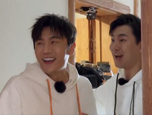 杨超越|杨超越玩狼人杀崩溃大哭被嘲矫情，看到秦昊的操作，才知她没错