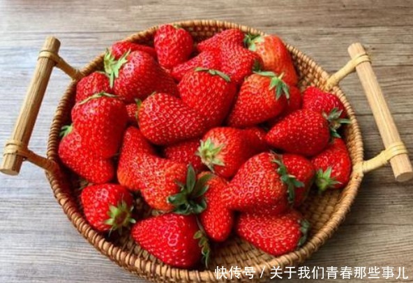 洗草莓,不能只用清水,多加2样,不破皮无污染,洗得又快又干净