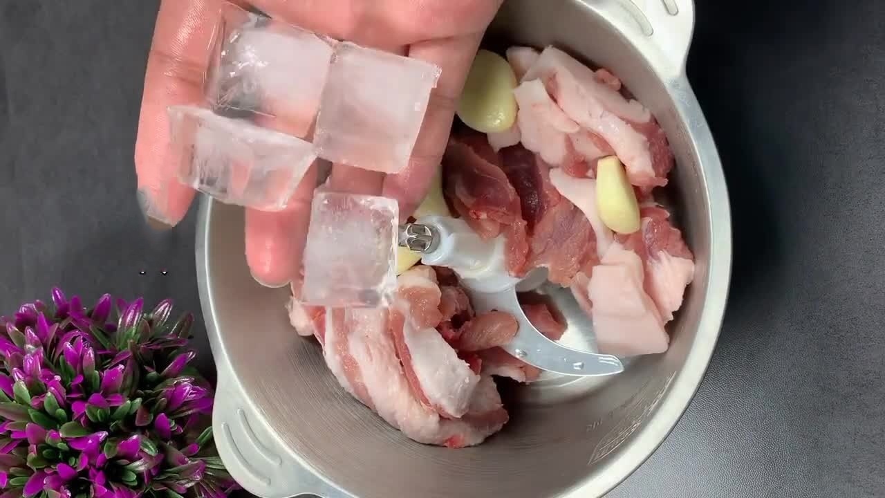 肉丸子|做肉丸子时,加一样“原料”,软嫩Q弹营养美味