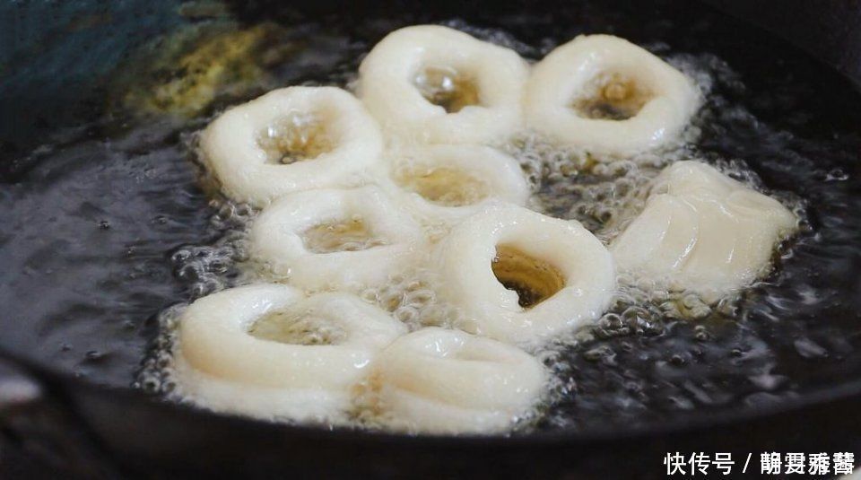 白糖和糯米粉还能这么吃，第一次吃就吃上瘾了，外酥里糯