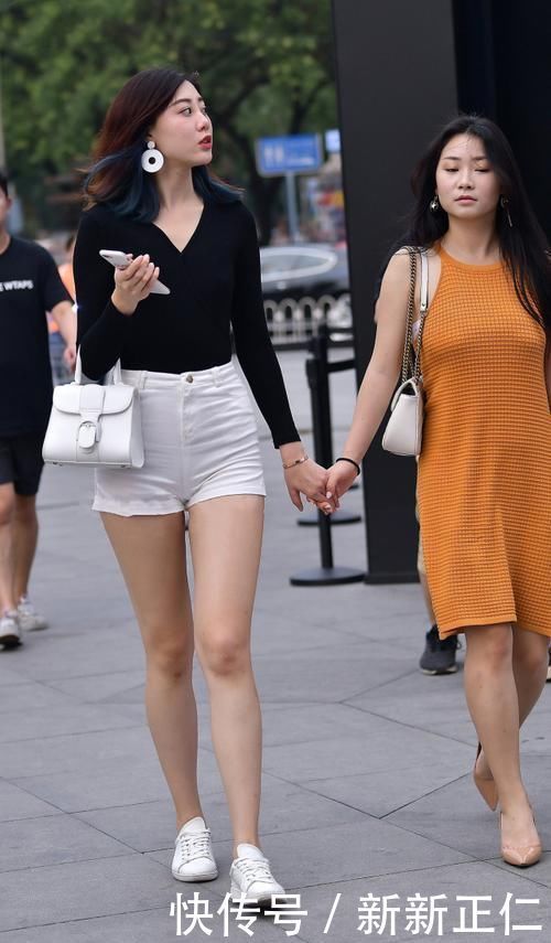裙装|和闺蜜同行,时尚穿搭少不了,让气质更显靓丽自信