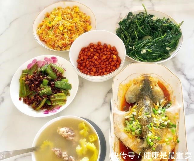 产后第40天,婆婆这样做月子餐,把儿媳妇养得白白胖胖